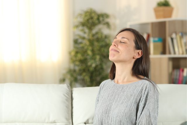 How to Make a House Smell Good Before Showings